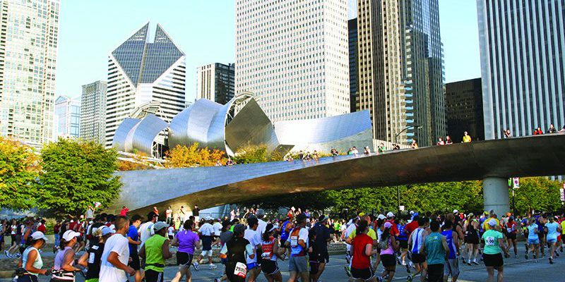 runners in chicago marathon